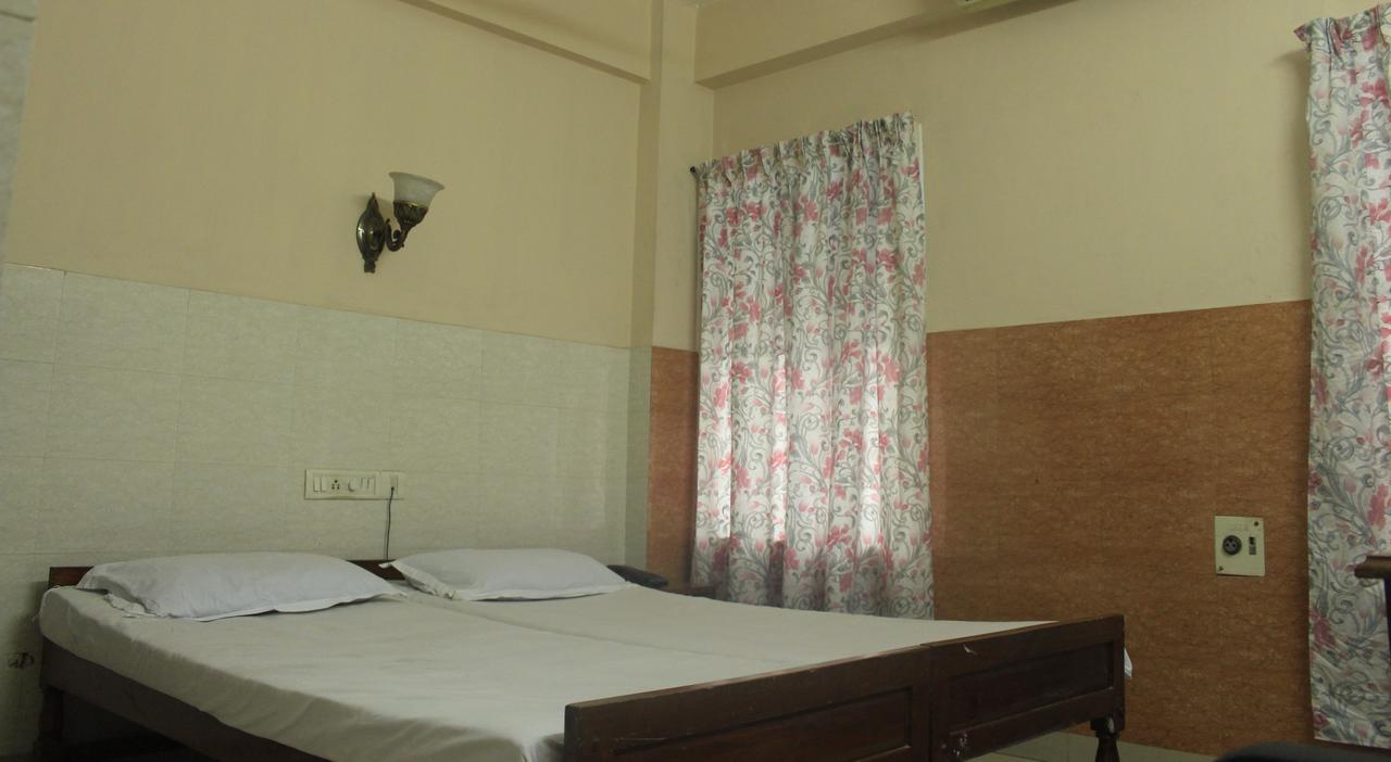 Hotel Sukhvas Тривандрум Экстерьер фото
