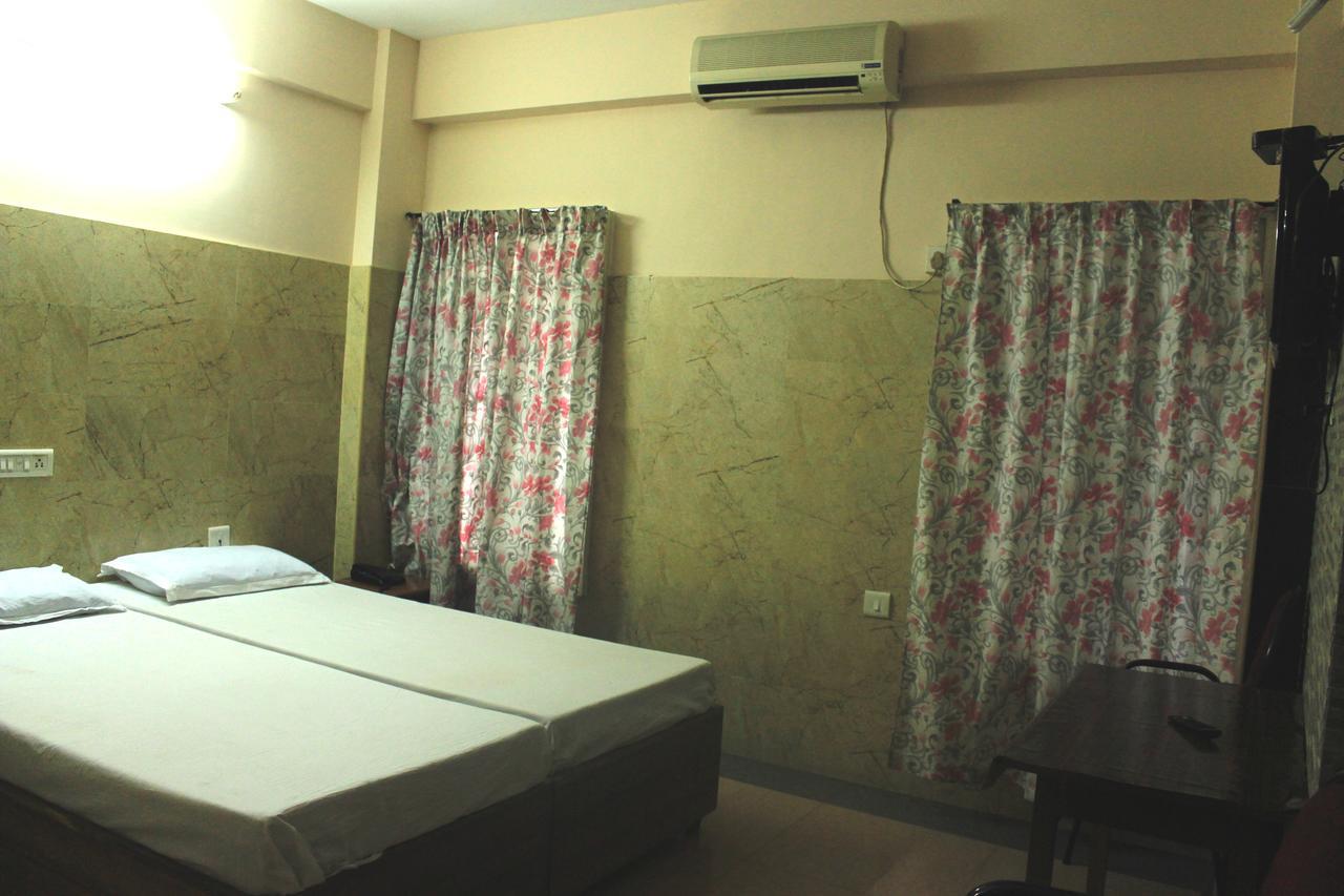 Hotel Sukhvas Тривандрум Экстерьер фото