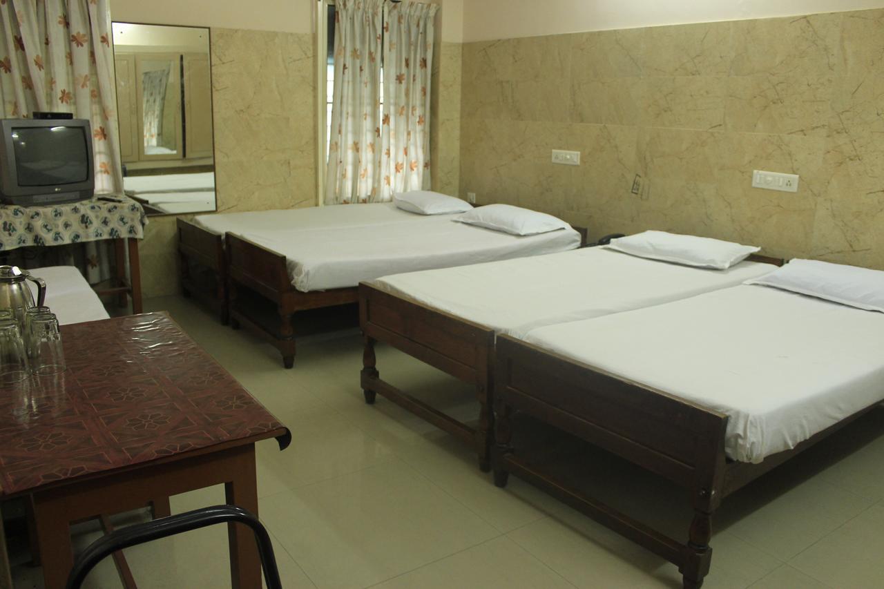 Hotel Sukhvas Тривандрум Экстерьер фото