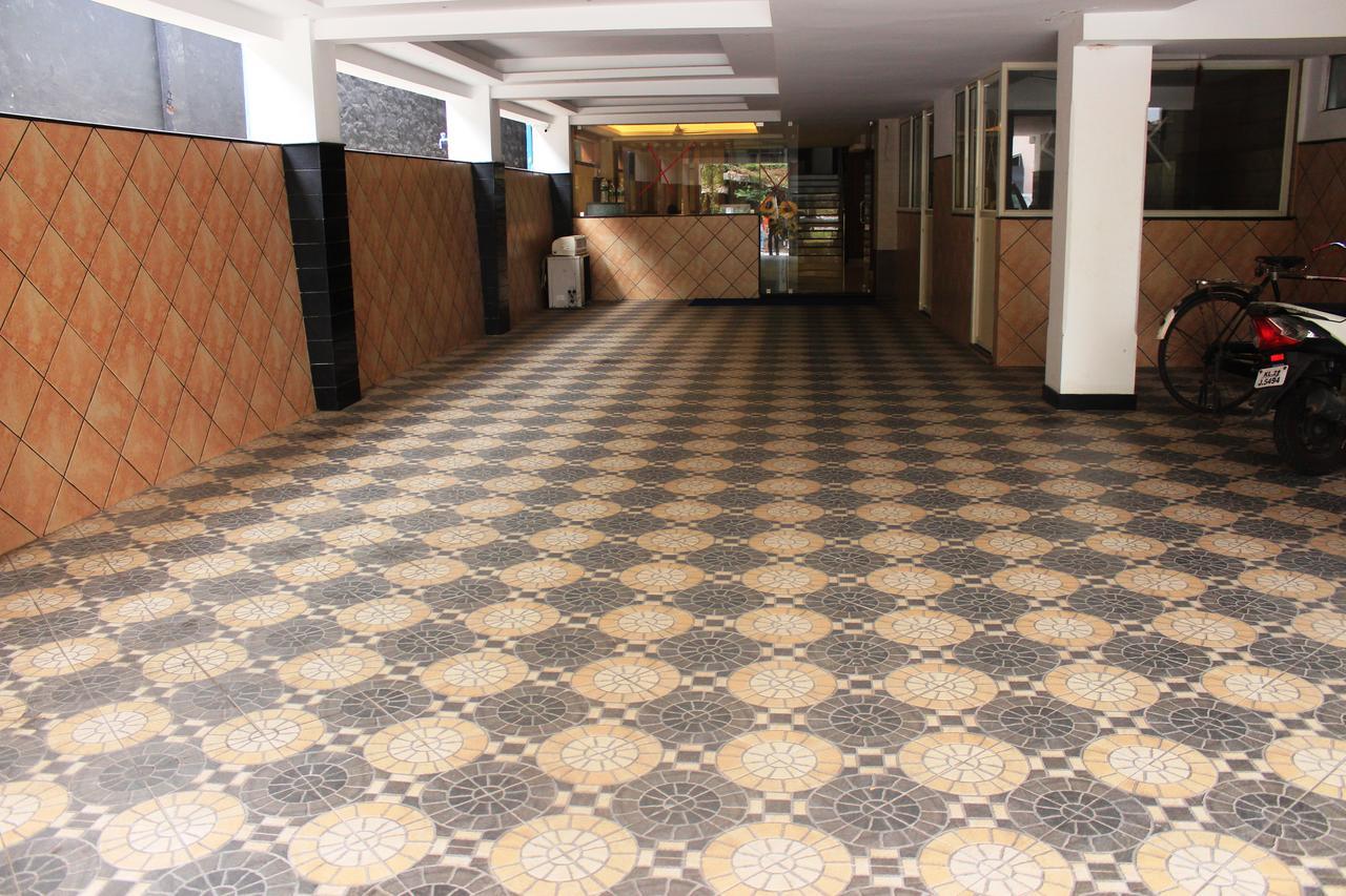 Hotel Sukhvas Тривандрум Экстерьер фото